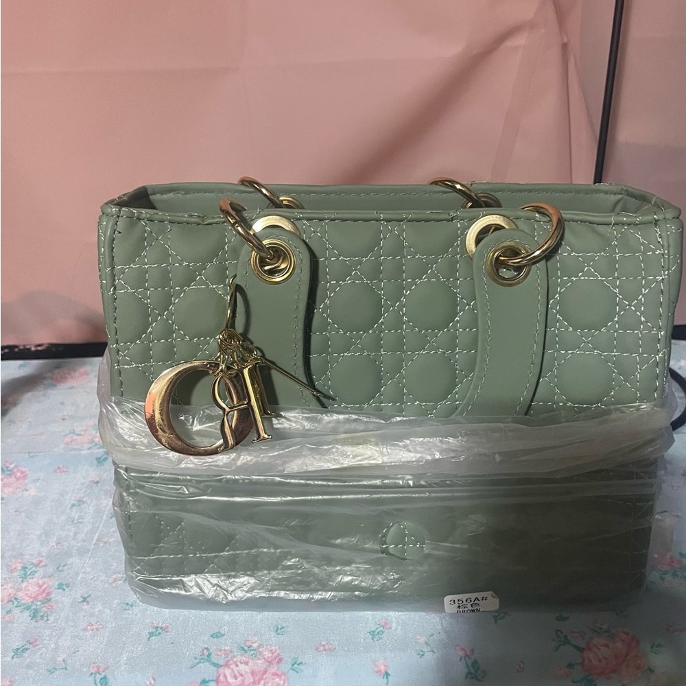 Fashion lady Bag PU leather, olive green color, New with dust bag, Sling - Picture 9 of 10